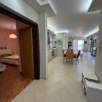 Krásny apartmán priamo pri pláži s nádherným výhľadom a dvoma garážami v časti Mali i Robit Svg+xml,%3Csvg%20xmlns%3D%22http%3A%2F%2Fwww.w3