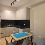 🌴 Moderný apartmán pri mori – Mali i Robit (Albánsko) Svg+xml,%3Csvg%20xmlns%3D%22http%3A%2F%2Fwww.w3